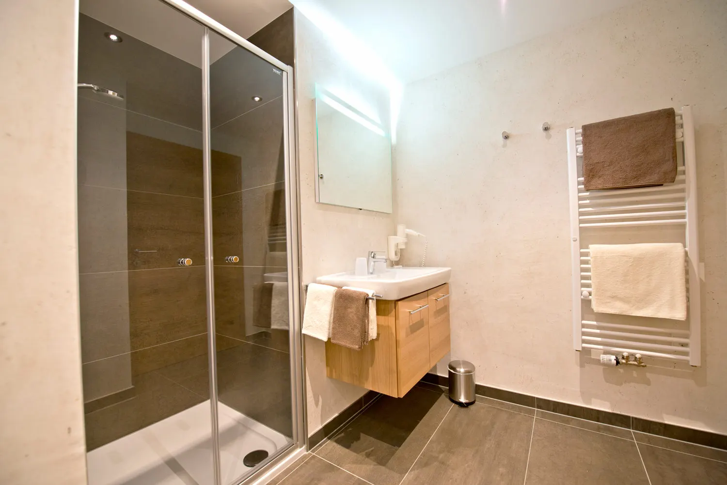 Badezimmer mit Dusche